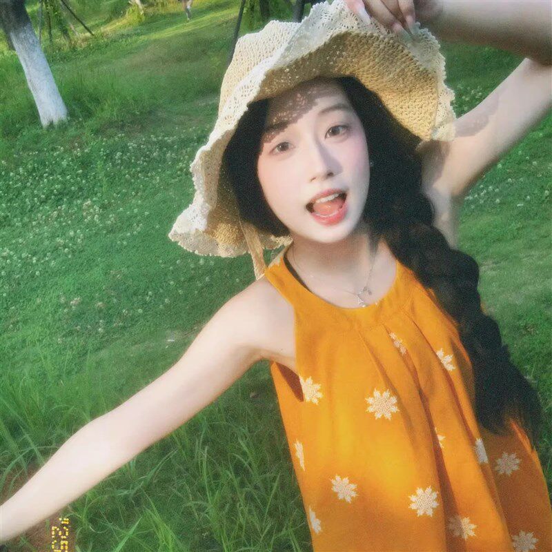 多巴胺刺绣花朵挂颈吊带背心女夏季新款外穿中长版黄色无袖小上衣