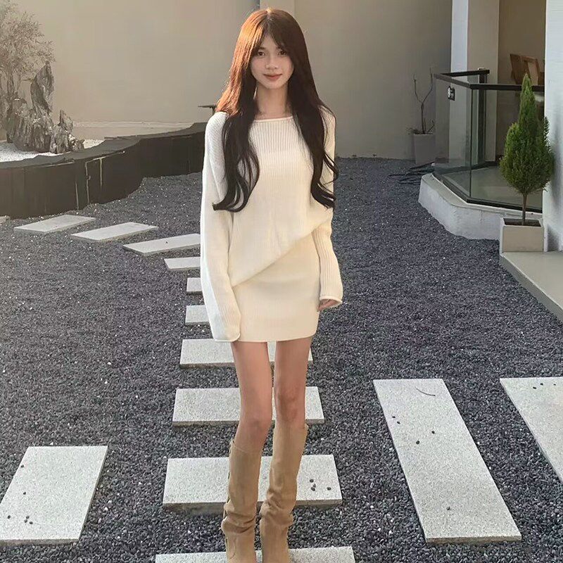 奶呼呼白色一字肩针织毛衣女修身显瘦小个子上衣短裙两件套装秋季