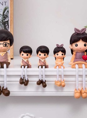 家居客厅墙面隔板电视柜儿童房装饰卡通吊脚娃娃一家五口小摆件