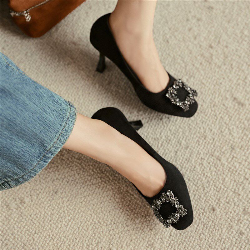 大码高跟鞋女细跟加肥加宽水钻方扣百搭通勤不累脚单鞋绒面黑色
