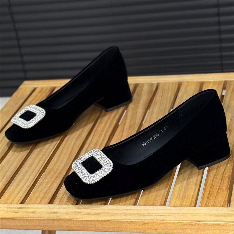 法式水钻方扣浅口单鞋女2026春季新款百搭黑色绒面粗跟一脚蹬女鞋