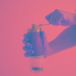 肆月巧曼手磨咖啡k机手摇手动磨豆机咖啡豆咖啡粉研磨器便携磨豆