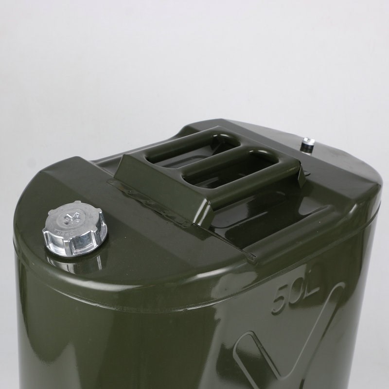 现货供应军绿色油桶 50L60L大容量汽油桶 便携式移动.柴油桶油箱