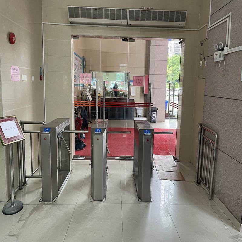 智能96人行通不锈钢半道自动三辊闸健身房门闸禁务票系统人脸摆闸