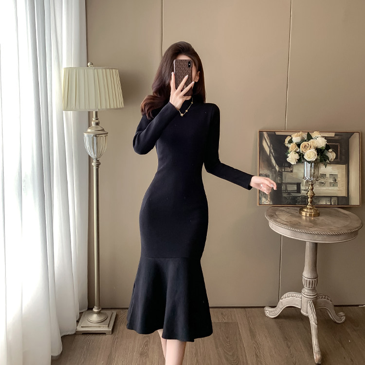 法式赫本风黑色打底针织连衣裙女秋冬季配大衣内搭长款毛衣鱼尾裙
