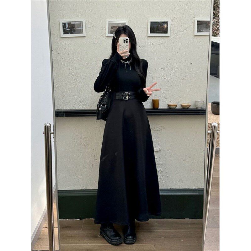 赫本风黑色长袖连衣裙子女秋冬季新款打底收腰显瘦半高领小黑长裙