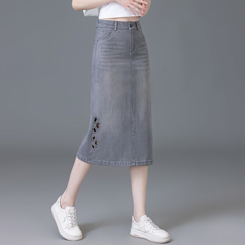 牛仔半身裙女2025夏季新款高腰显瘦镂空绣花裙子时尚中长款包臀裙