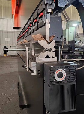 厂家直销全自动WE67K-200T4200电液伺服折弯机简多种配置售后三包