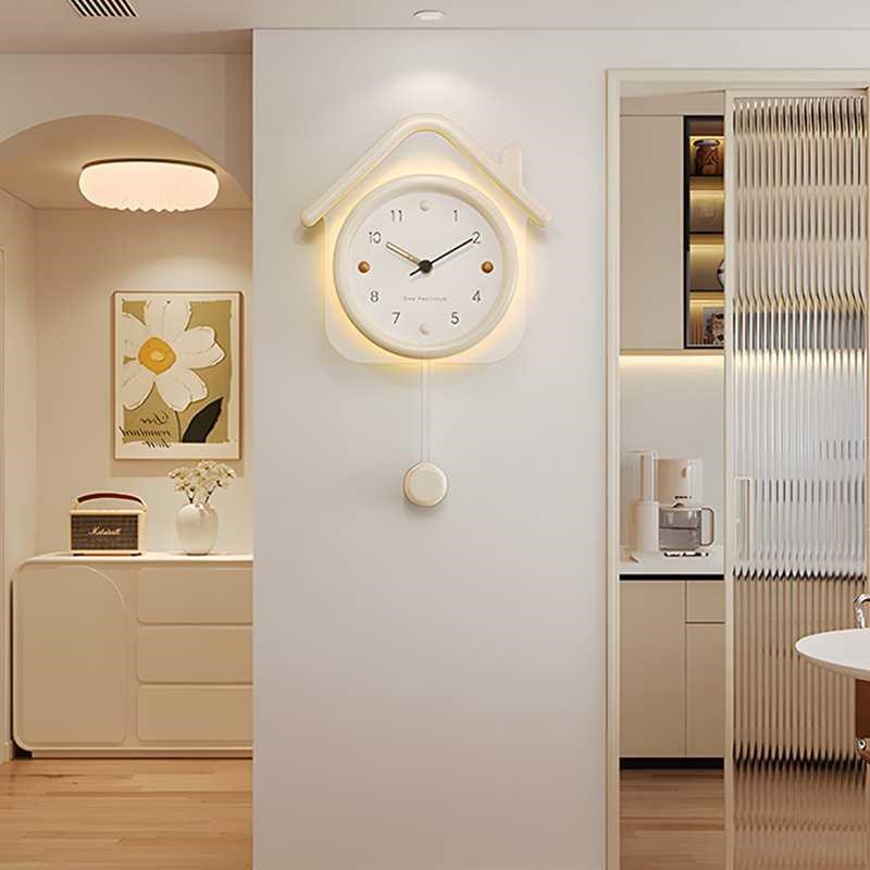 客厅挂钟壁钟奶油风轻奢创意钟表小房子餐厅时钟X挂表简约摆钟