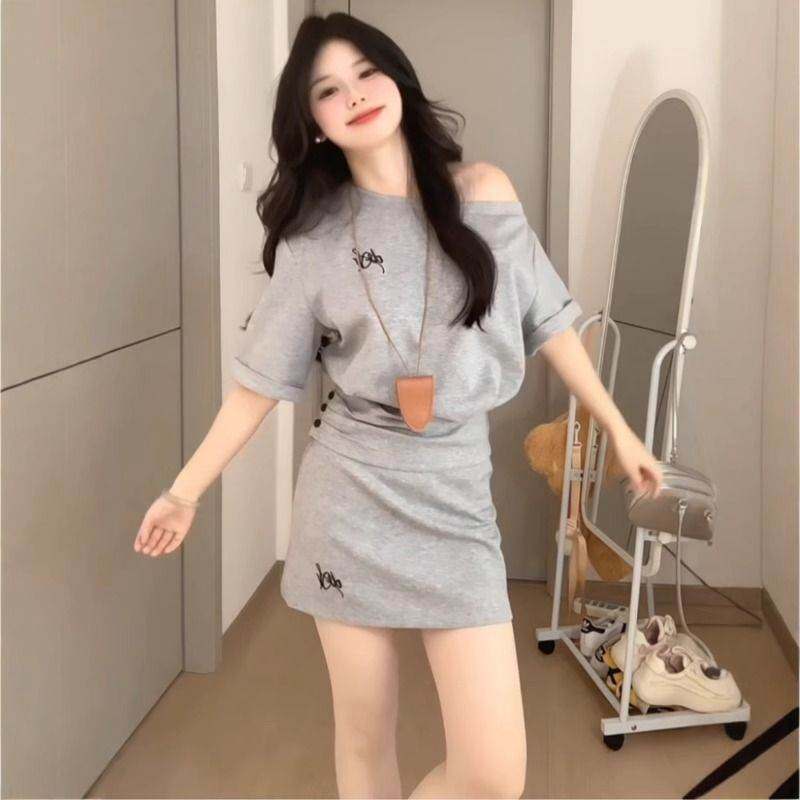 露肩韩系减龄时尚套装裙女夏季新款收腰小个子斜肩短袖短裙两件套