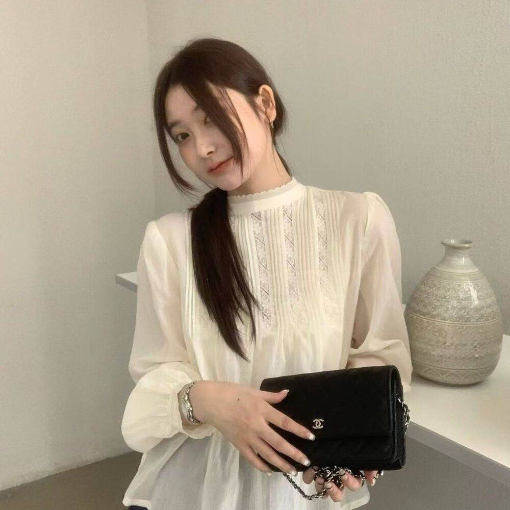 韩版甜美长袖衬衫新款蕾丝设计花边法式圆领宽松衬衣上衣气质小衫