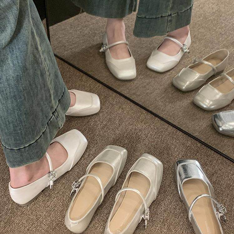 法式复古玛丽珍鞋女2026春夏季新款百搭配裙子单鞋浅口银色小皮鞋