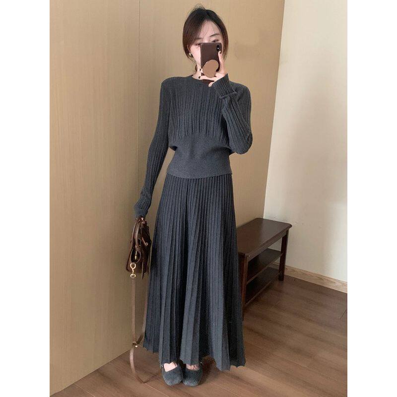 法式高级感灰色针织连衣裙子女早秋季2025新款小个子气质长裙套装