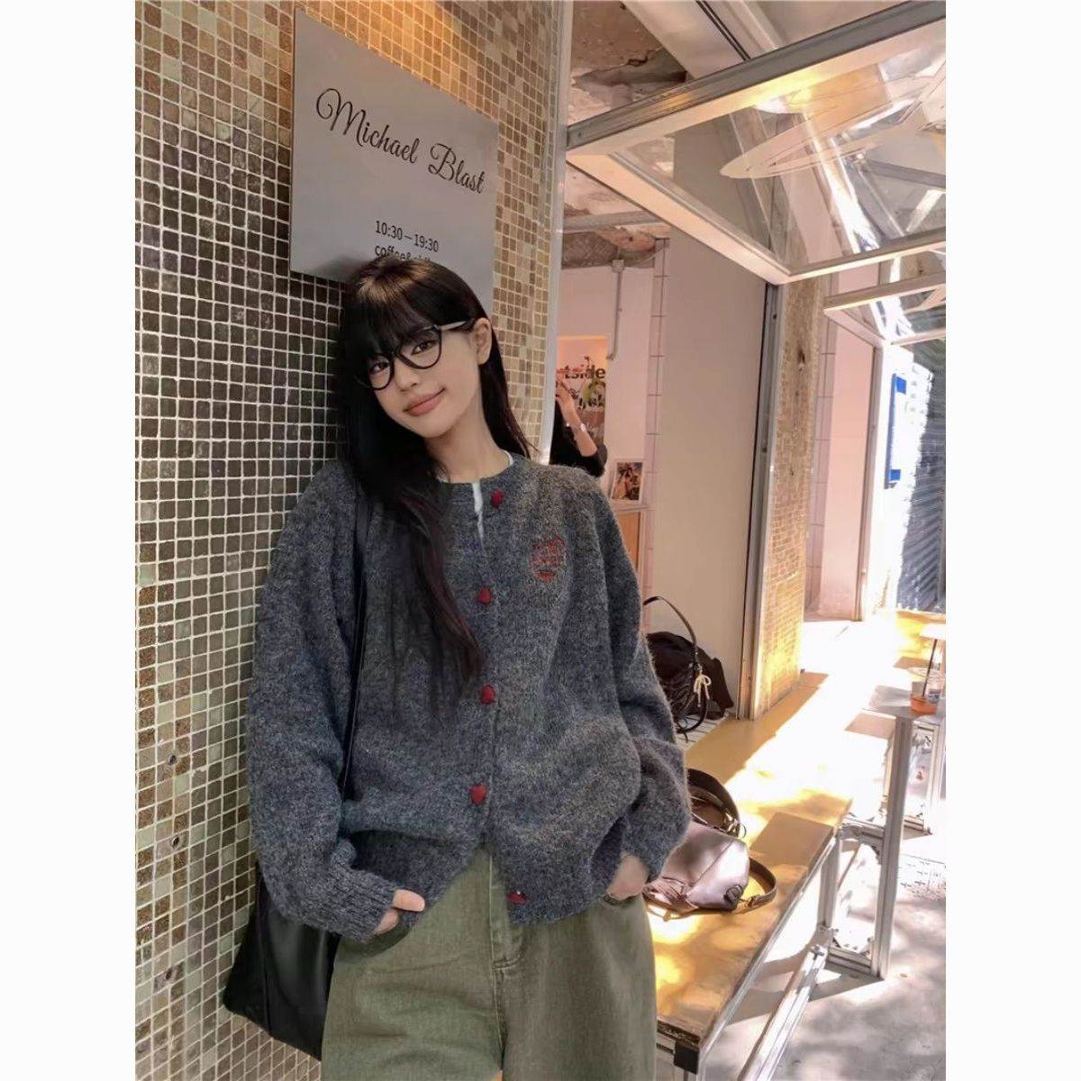 复古灰色圆领长袖针织开衫女春秋季软糯毛衣外套宽松穿搭内搭上衣