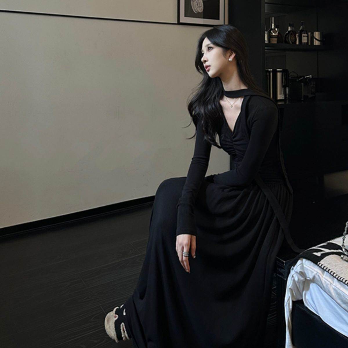 小众设计感褶皱飘带内搭连衣裙女春秋季领长袖修身字针织长裙潮