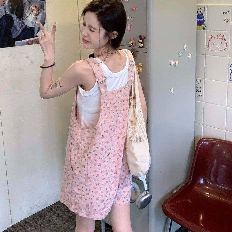 仿设计米色浅粉碎花吊带连衣短裤女春夏新款小个子显瘦背带短裤