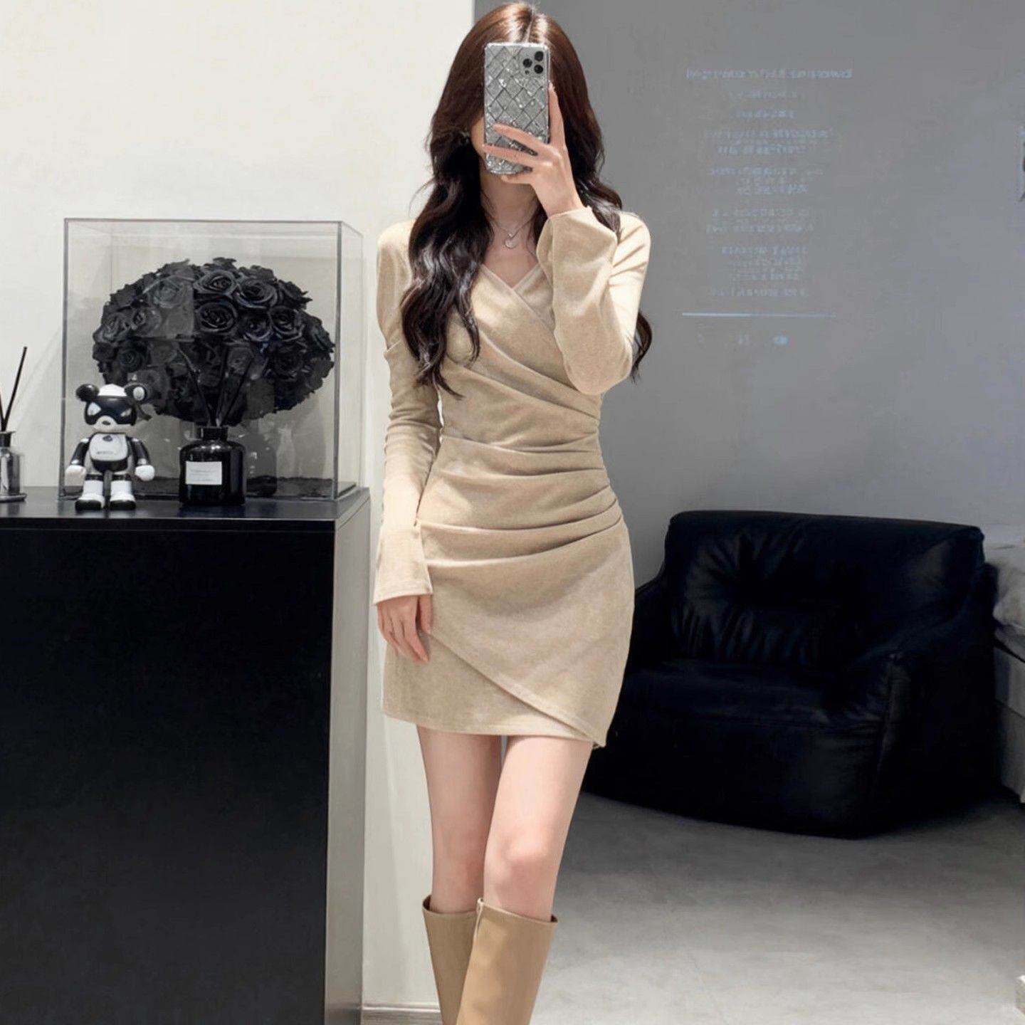 高级感小个子领收腰针织连衣裙女喇叭袖修身打底内搭包臀短裙子