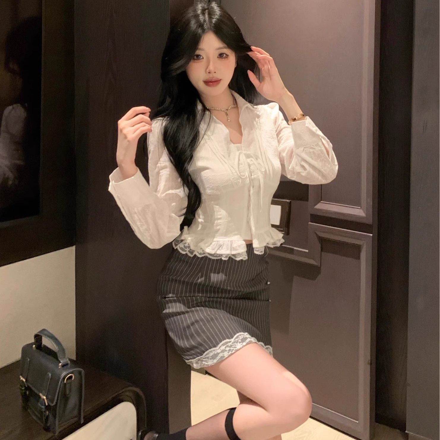 韩系千金风套装女春季蕾丝拼接收腰显瘦长袖白色衬衫条纹包臀短裙
