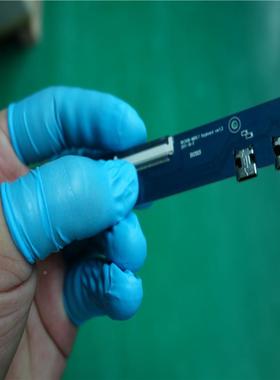 年底促lBLUE蓝色丁腈无硫手指套厂Maaysia进口N大BR指套家直销