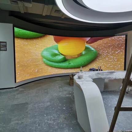 ED柔VVX性屏全彩清小间距P125P1.高5P1.8LP2.5P3P.4软模组LED显示