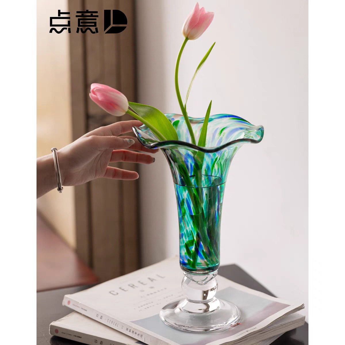 北欧琉璃花瓶绿色工艺品摆件 中古风高脚现代创意花边波浪口批发