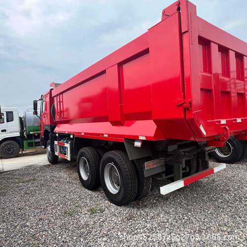 大泵直3071马渣土车 重力豪沃自卸车 U型防尘大箱 6T951配体置