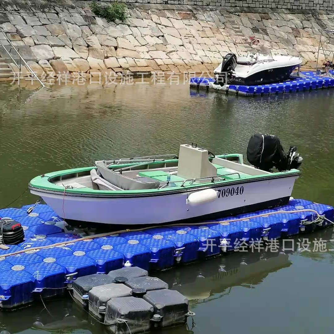 水面浮桥码头 水面塑料漂浮停靠浮桶水上摩托艇泊位浮筒平台码头