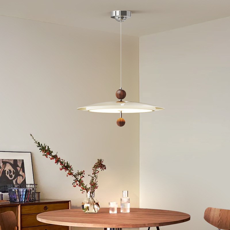 法式奶油风卧室吊灯创意个性房间主卧吸顶灯中古风护眼书房飞碟灯