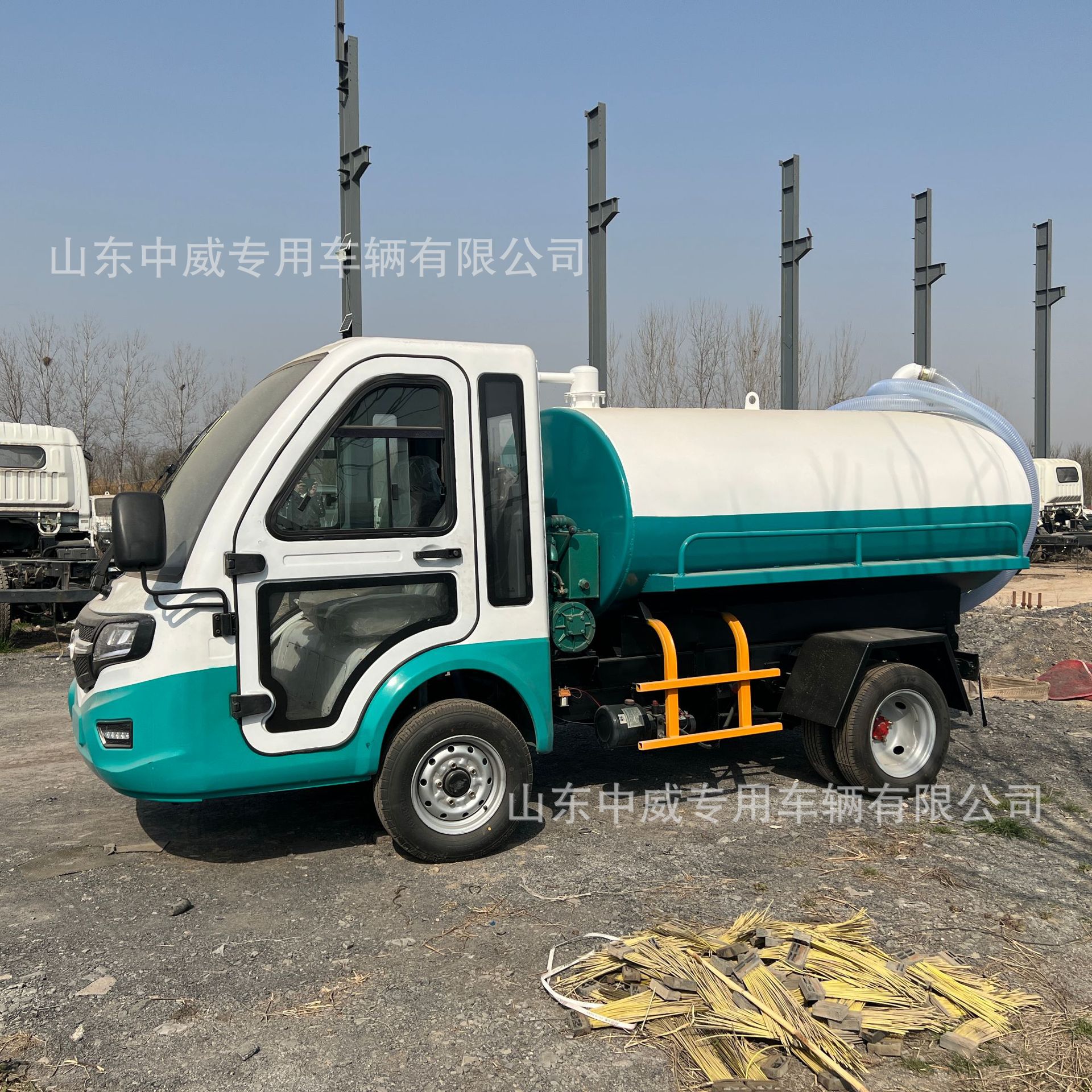 全封闭2.5T电动四轮吸粪车