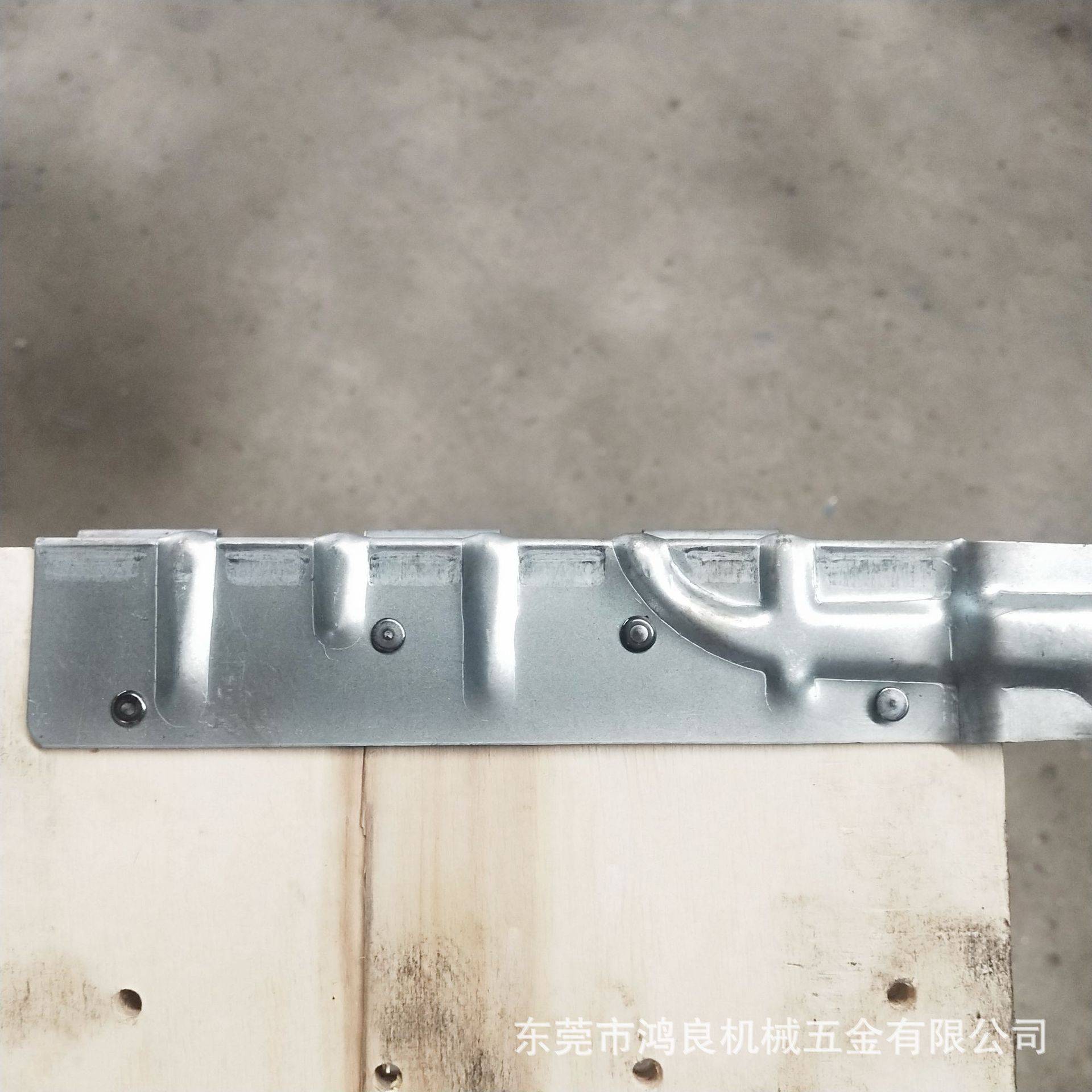 一次铆四粒铆钉机非标多头铆钉机四轴旋铆机多头铆接机自动铆钉机