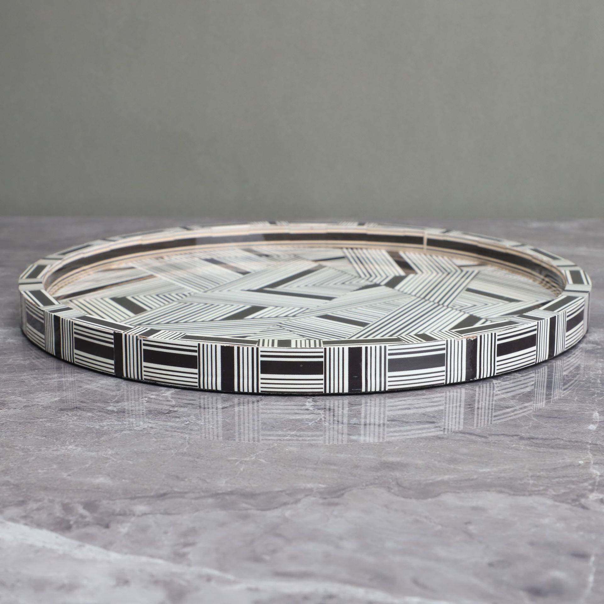 家0312居极厅简约白托条纹盘样板房客组黑合摆件茶几水果盘工艺品