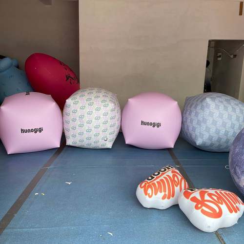 P模VC充气喷抱枕绘气方形异形球气小大透明RNQ磨砂方块