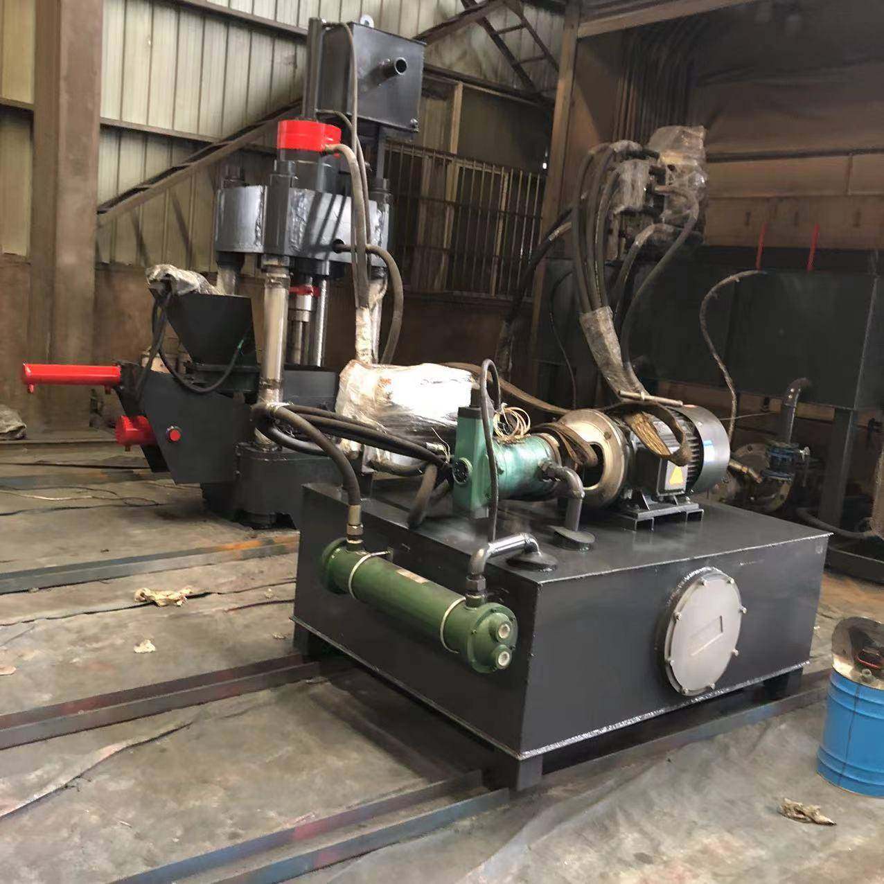 金碎屑压饼成型机时产3吨无品牌/立式铁屑压饼动机金属铝自屑压属