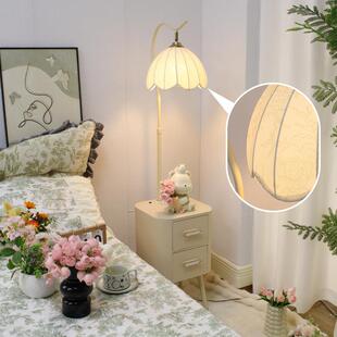 奶油风卧室床头柜落地灯台一体围氛感装 饰置物架灯客厅LAC沙台发