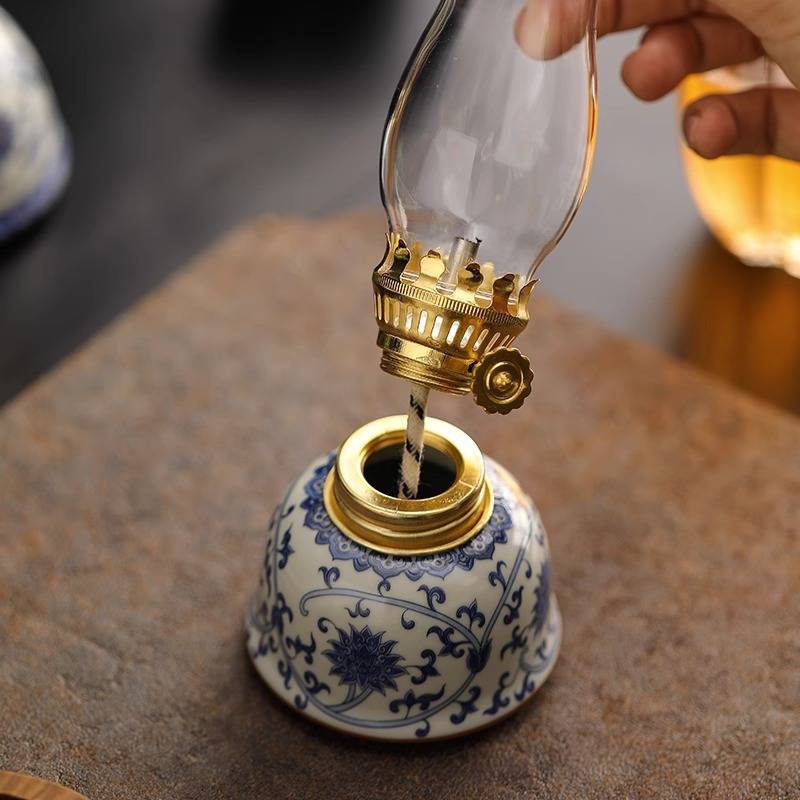缠枝莲煤油灯青花陶瓷仿古玻璃酥油灯家用茶桌氛围灯露营长明灯