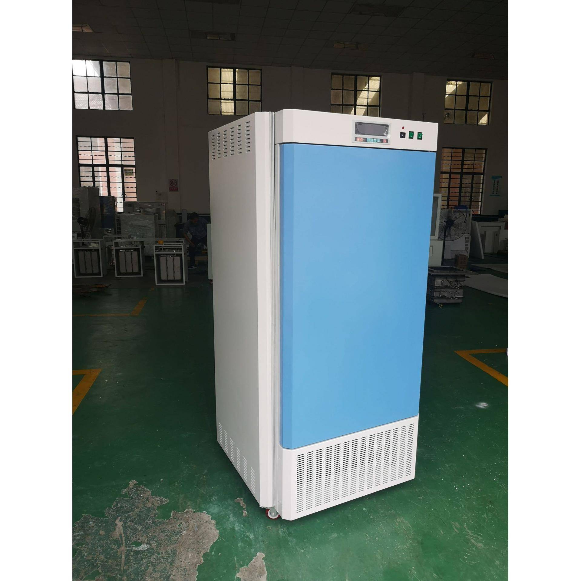 上海厂家定制大型环境人工气候培养箱PGX-1000植物生长箱