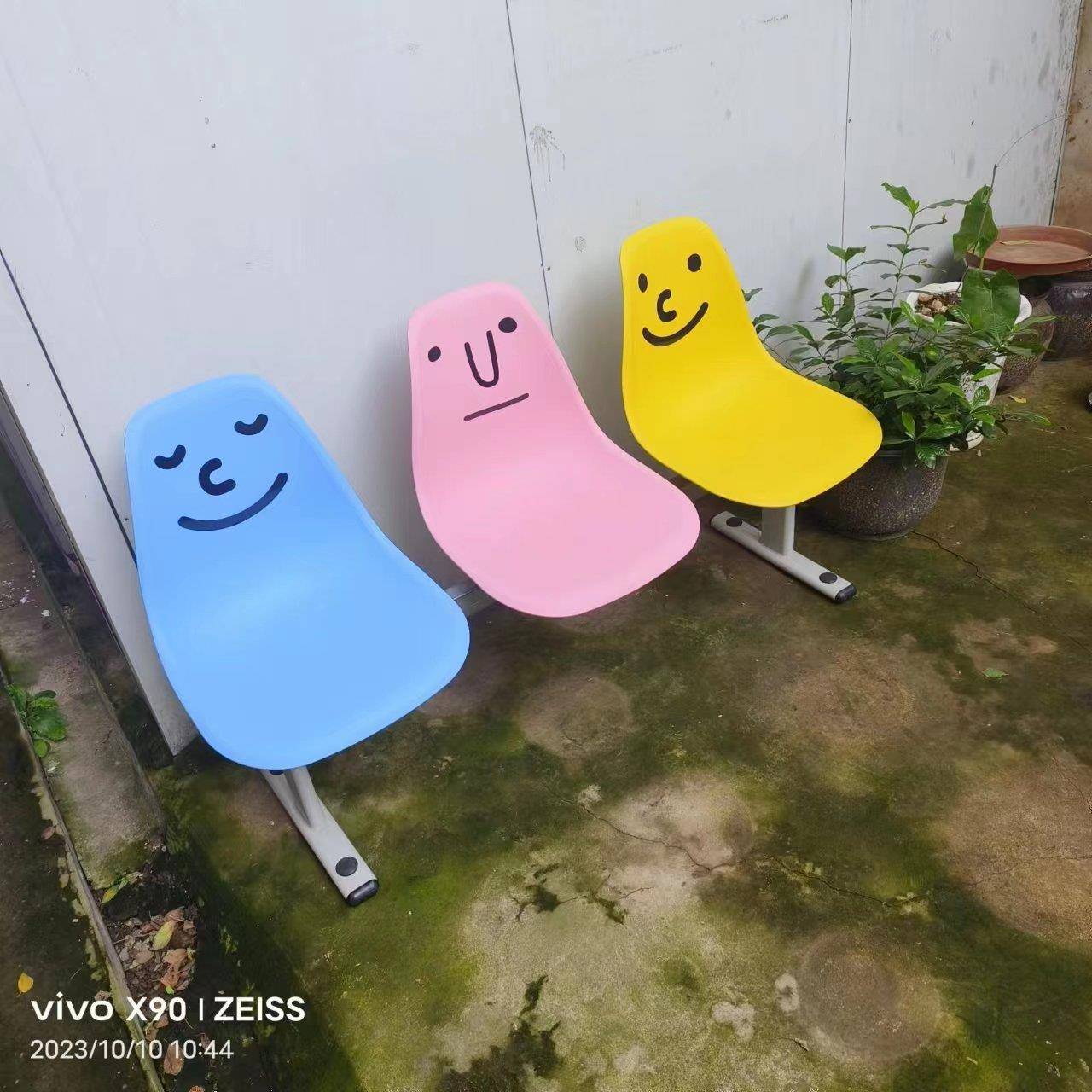 网红笑脸贴塑料面等无品牌/排三人位临时椅椅座可候拼色商场理发