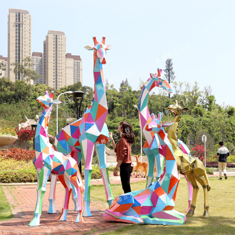 户外玻璃钢几何长颈鹿景观雕塑