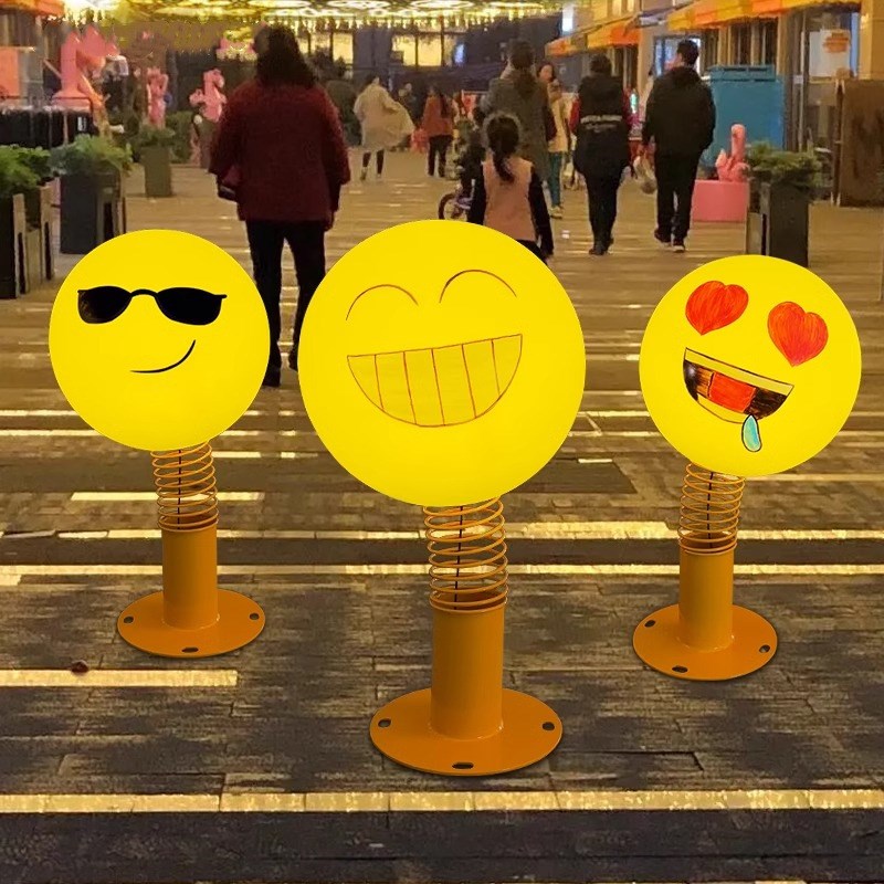 创意可爱滑稽表情包圆球灯摆件有趣互动弹簧笑脸表情打卡灯草坪灯