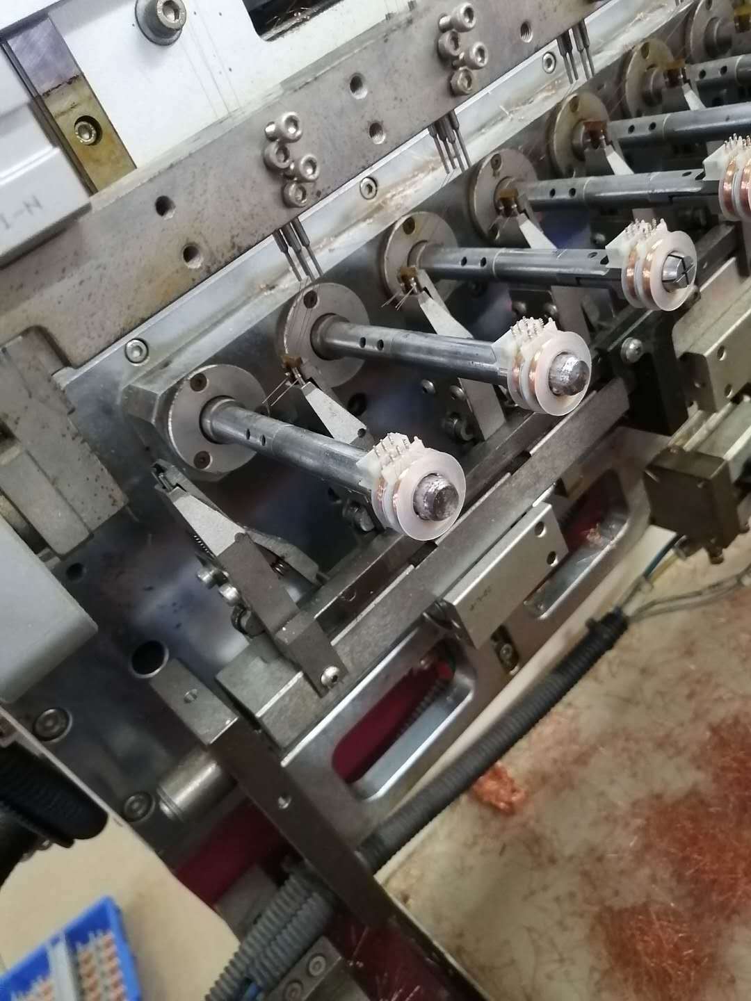 钟表水泵电机全自动绕线机