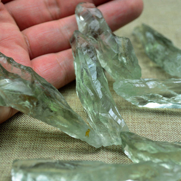 天然绿水晶原石天然雪士达山绿水晶摆件高频一组横纹