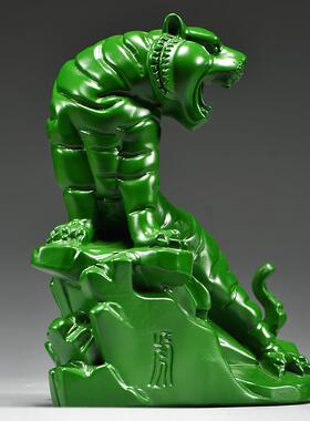 绿色实木雕虎摆件十二生肖木头上山客厅品电DLI视虎柜装刻饰工艺