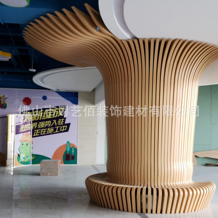 宁夏弧形铝方通包柱转印木纹色铝单板座椅造型铝格栅粤艺佰
