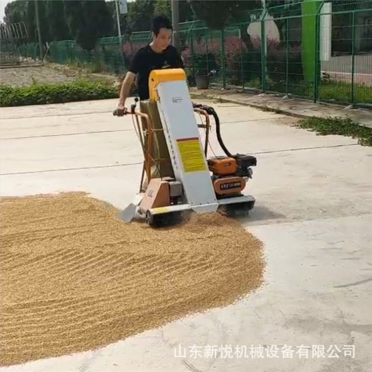 新悦风吸自走式颗粒收谷装袋机