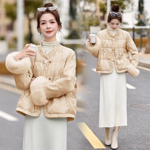 2025年潮冬季真狐狸毛重工刺绣短款新中式羽绒服新款 配袖毛