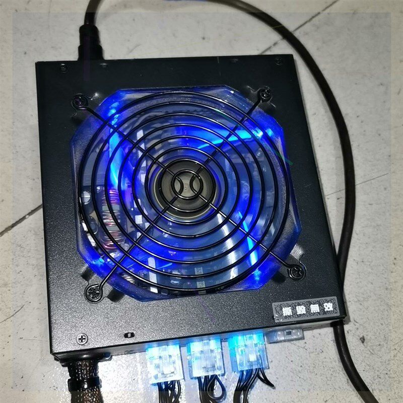 振华战蝶600W半模组电源,额定功率600W.功能正常,实物
