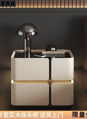 木WYE床头柜现代简约奶油风家用卧感室储实物悬浮应灯智能床头柜