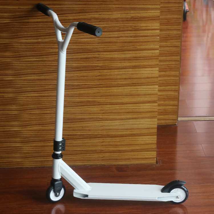 厂家供应新款两轮极限滑板车运动极限车特技 儿童通用滑板车