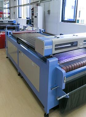 供应高端私人定制西服用全自动激光裁剪机SJF9045全自动电脑裁床