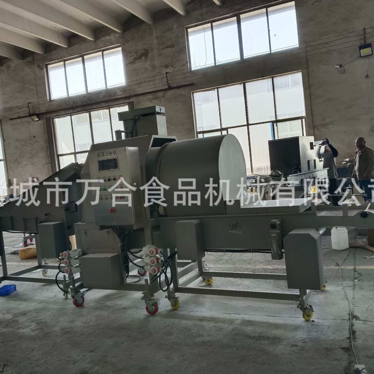 厂家供应海泥鳅裹粉机炸螃蟹滚筒上粉机蟹柳上粉机器生产线